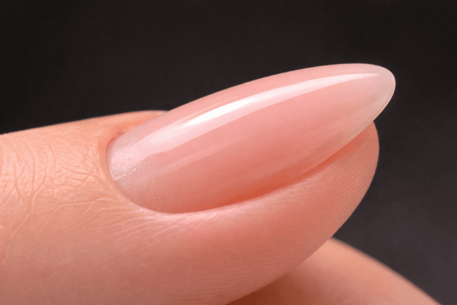 Gelnägel mit sichtbarem Herauswuchs nach mehreren Wochen – Zeitpunkt für Auffüllen